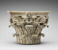 Chapiteau corinthien orné d'un motif floral, image 2/2