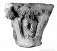 Chapiteau d'applique décoré d'entrelacs, de palmettes et de têtes de monstres, image 5/5