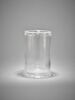 Vase de forme cylindrique à décor gravé de trophées, image 1/5