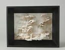 Haut-relief en albâtre dans un cadre noir : un paysage, image 2/3