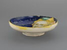 Coupe ronde : portrait de femme en buste, image 3/3