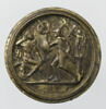 Plaquette : Un homme casqué s’avance vers un homme endormi, image 1/2