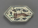Carreau hexagonal : chien courant portant un collier, image 1/3