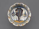 Coupe festonnée sur pied : armoiries, image 3/6