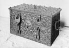 Coffre de fer à décor de feuillages, image 7/7