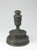 Chandelier à décor de mascarons et de feuillages, image 1/3