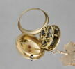 Montre ronde assortie d'une chatelaine ornées de portraits de femme, image 3/9