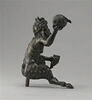 Statuette : satyre assis, tenant un coquillage, image 2/4