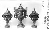Petit vase Fontanieu, d'une garniture (OA 10939 à OA 10941), image 4/5