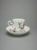 Tasse et soucoupe à personnages et putti sur fond blanc, image 2/8