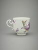 Tasse et soucoupe à personnages et putti sur fond blanc, image 7/8