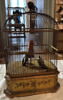 Boîte à musique : petite cage enfermant trois oiseaux chanteurs, image 3/6
