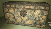 Coffre couvert en tapisserie au petit point, image 2/12