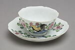 Tasse à thé à bord festonné et soucoupe., image 1/4