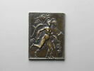 Plaquette : Guerrier casqué, chargé de butin, donnant le bras à une victoire ailée, image 1/2