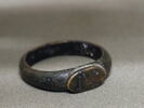 Bague portant un monogramme frappé sur le chaton plat ovale A N ?, image 2/4