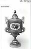 Vase Fontanieu à deux anses, d'une garniture (OA 10939 à OA 10941), image 1/4