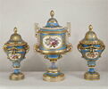 Vase Fontanieu à deux anses, d'une garniture (OA 10939 à OA 10941), image 4/4