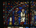 Vitrail, médaillon inférieur : scènes de l'histoire de saint Nicaise avec saint Nicaise et sainte Eutropie se dirigeant vers la cathédrale de Reims, arrivée des Vandales, martyre de saint Nicaise, image 5/17