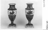Paire de vases bandeau, image 1/4