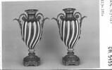Paire de vases d'ornement, image 1/3