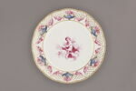 Assiette d'une série de quarante et une (R 510 à 549 bis); du service en pâte tendre blanche décorée de vases fleuris et d'amour en camaïeu rose et à bordure oeil de perdrix doré (R 489 à 549), image 1/3