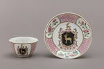 Tasse et soucoupe d'un service à thé et à café de dix-huit pièces (R 1173 à 1191), image 1/5