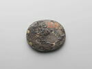 Plaquette : un magistrat assis sur un tribunal, image 2/2
