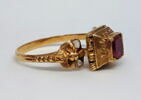 Bague en or enchâssant un rubis, image 2/3