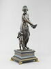 Groupe sculpté : Vénus brûlant les flèches de l'Amour, image 2/5