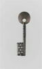 Clef anneau plein, tige damasquinée, image 1/2
