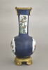 Vase en forme de carafe, à panse sphérique, d'une paire (TH 484), image 7/9