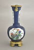 Vase en forme de carafe, à panse sphérique, d'une paire (TH 484), image 8/9