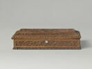 Boîte de toilette rectangulaire armoriée en bois sculpté, image 6/11