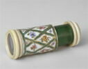 Lorgnette à décor de quadrillages, image 1/2