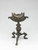 Lampe dont le couvercle est surmonté d'une demi figure de Minerve, image 1/5