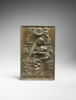 Plaquette : la Vierge assise sur un trône allaitant l'enfant Jésus, image 1/3