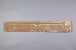 Deux fragments d'un panneau de lambris décorés d'une rosace centrale, image 10/13