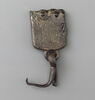 Eléments aux armes et emblèmes de Louis de Guyenne : deux embouts de courroie au chiffre L majuscule gravé [Louis de Guyenne], image 3/3