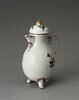 Cafetière à décor de fleurs et fruits, modelé en léger relief et peint au naturel
vers 1770-1775
Du même ensemble, voir aussi le pot à sucre OA 11877, image 6/7