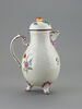 Cafetière à décor de fleurs et fruits, modelé en léger relief et peint au naturel
vers 1770-1775
Du même ensemble, voir aussi le pot à sucre OA 11877, image 1/7