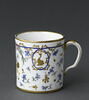 Tasse et soucoupe en porcelaine tendre, image 8/11
