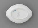 Plateaux ovales à bord contourné, d'une paire (R 796)., image 5/7