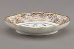 Plateaux ovales à bord contourné, d'une paire (R 796)., image 1/7
