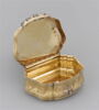 Tabatière chantournée en or et diamants, image 5/16