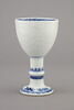 Gobelet, porcelaine de Chine blanche à décor en relief avec bordures bleues, image 1/5