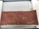 Fragment de parement d'autel à rinceaux, grenade et raisins, image 2/7