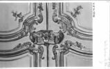 Embrasure et dessus-de-porte décoré d'un trophée avec un caducée et un pell., image 3/3