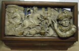 Bas-relief : un roi maure assistant à un combat de cavaliers et de fantassins, image 1/2
