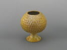 Vase en forme de pomme de pin, image 3/3